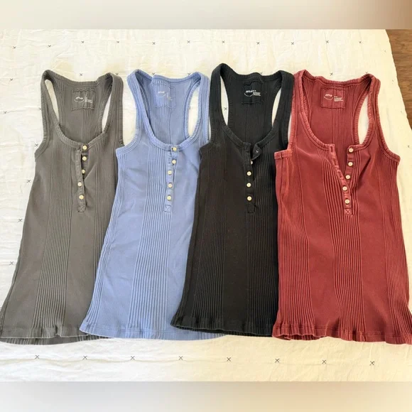 Aerie/ American Eagle Sleeveless Ribbed Tank Tops Sz Med- Lot of 4 - Picture 1 of 3